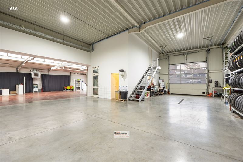 Commercieel gebouw in Hoevenen - foto 16