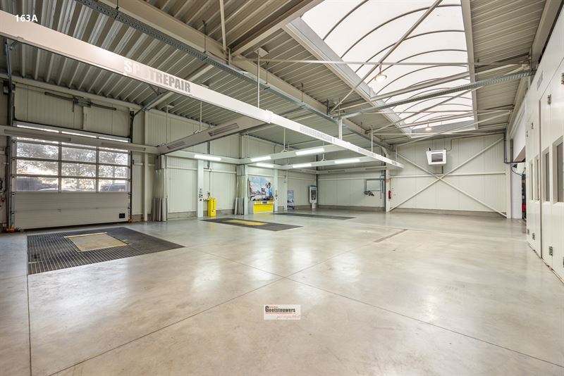 Commercieel gebouw in Hoevenen - foto 17