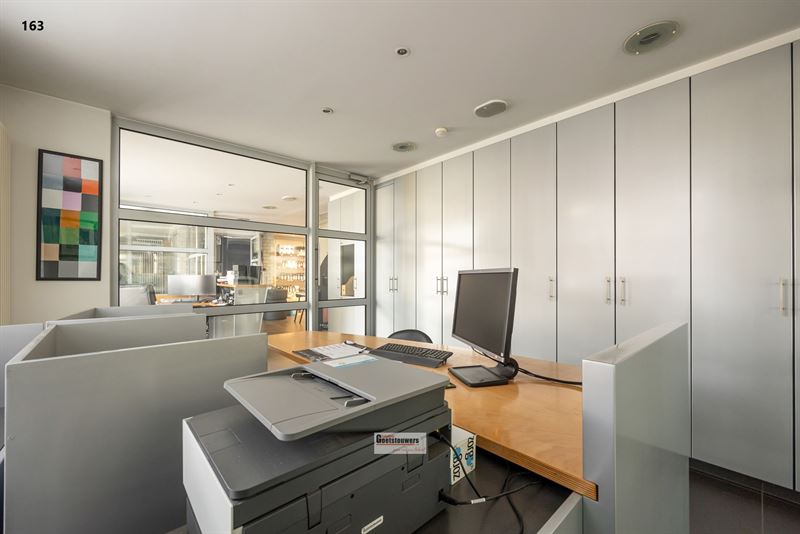 Commercieel gebouw in Hoevenen foto 6