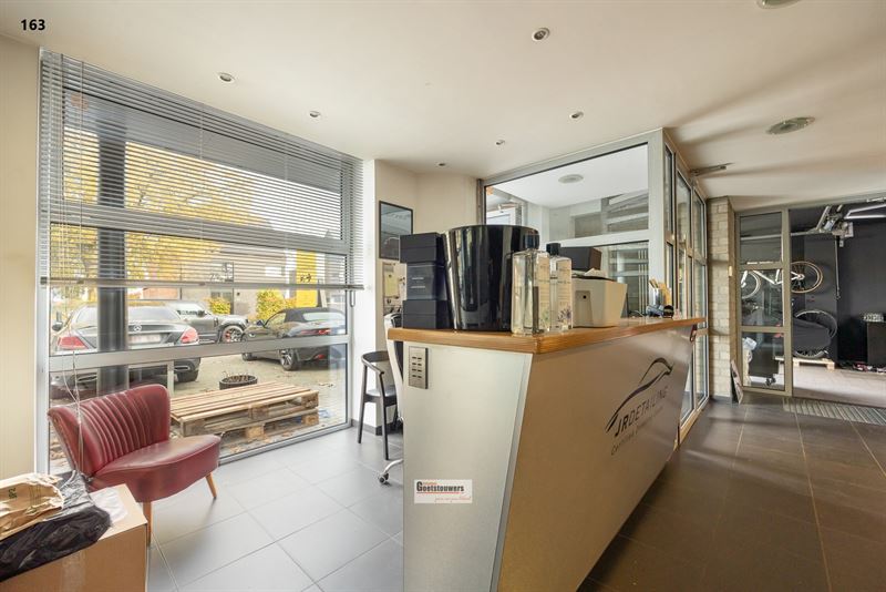 Commercieel gebouw in Hoevenen foto 5