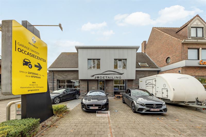 Commercieel gebouw in Hoevenen foto 2